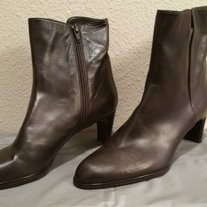 Brand New Women's Stuart Weitzman Boots (7.5M)